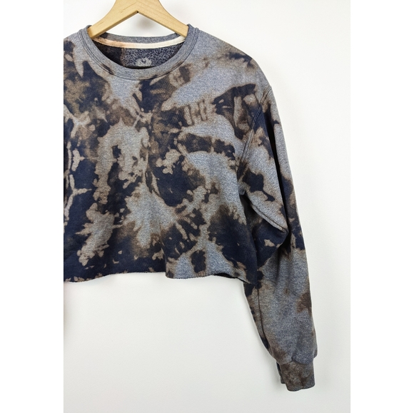 MEDIUM - Reverse Tie Dye Cropped Sweatshirt - Picture 4 of 7